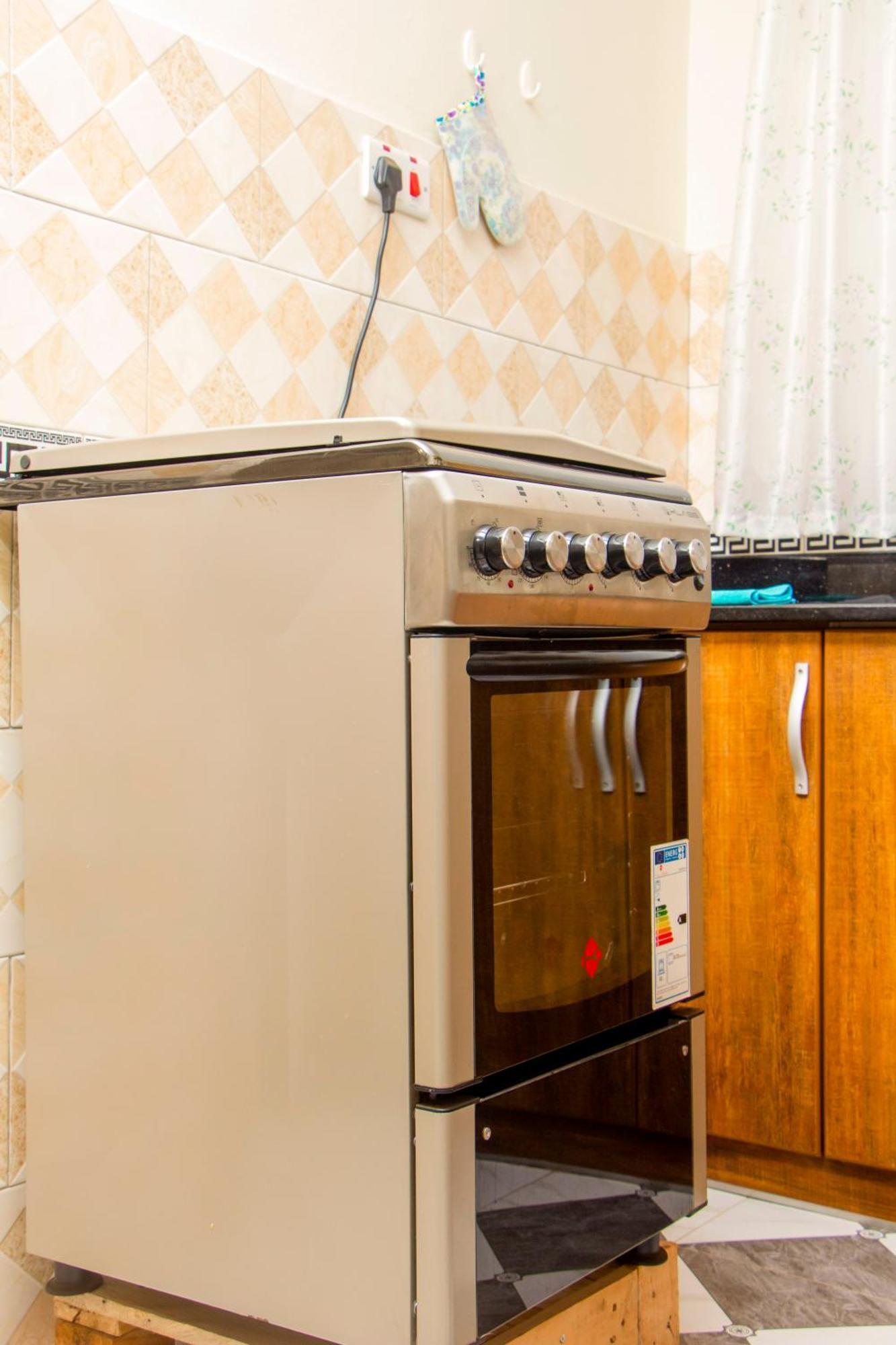 Apartment Brb Homes-1br In Bukoto With Fast Wi- Fi And Work-friendly *